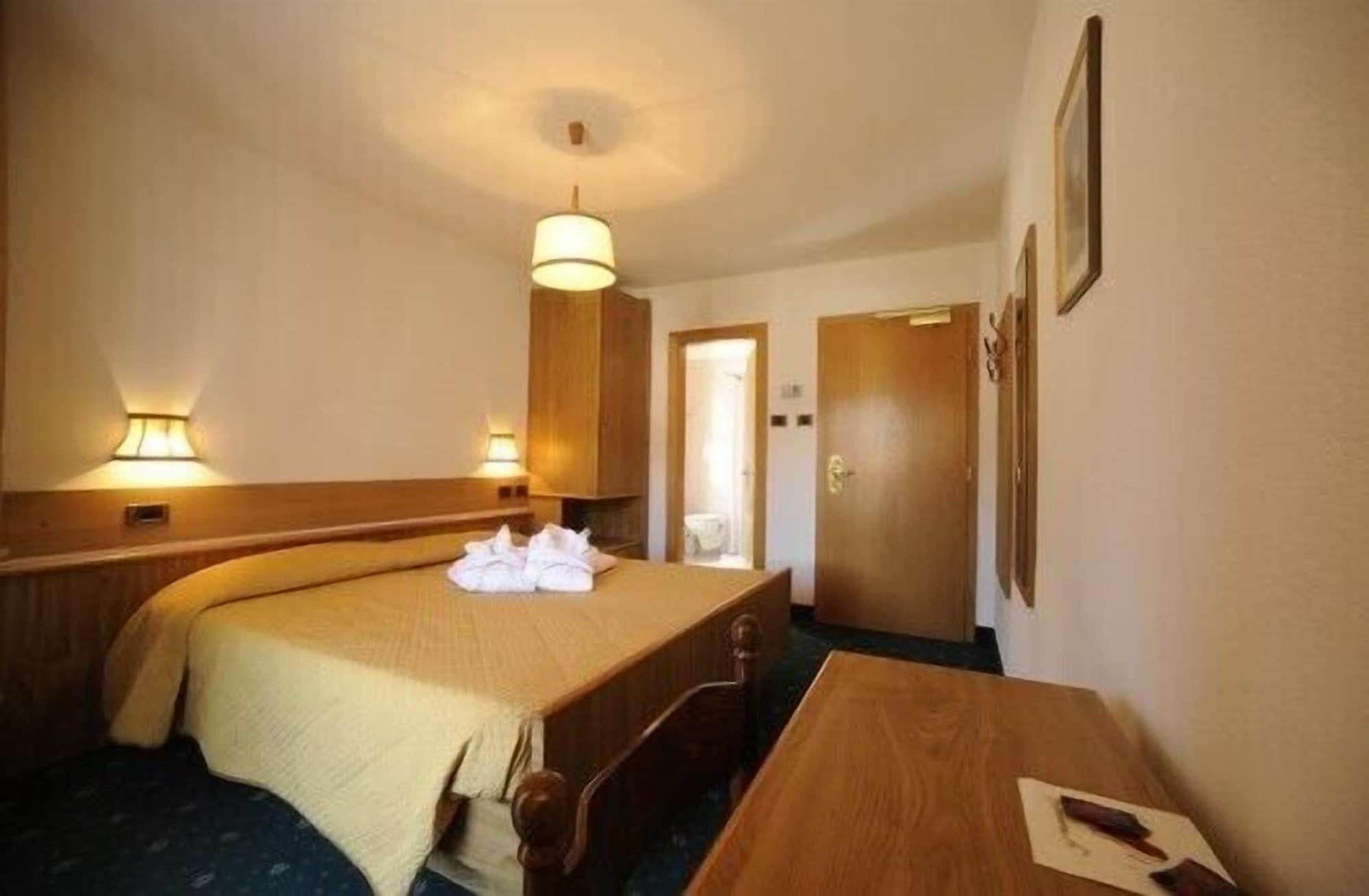Hotel Arnika Pozza di Fassa Luaran gambar