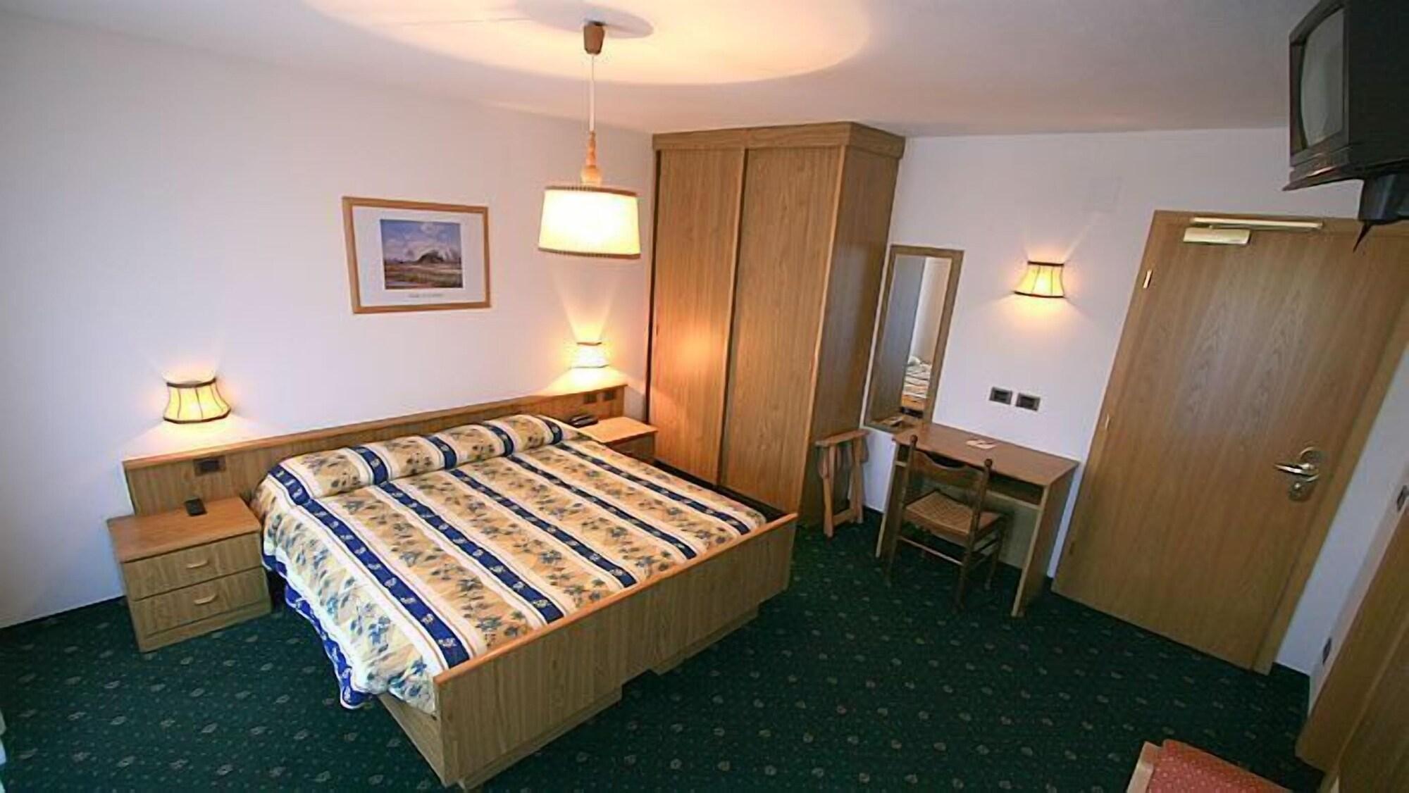 Hotel Arnika Pozza di Fassa Luaran gambar