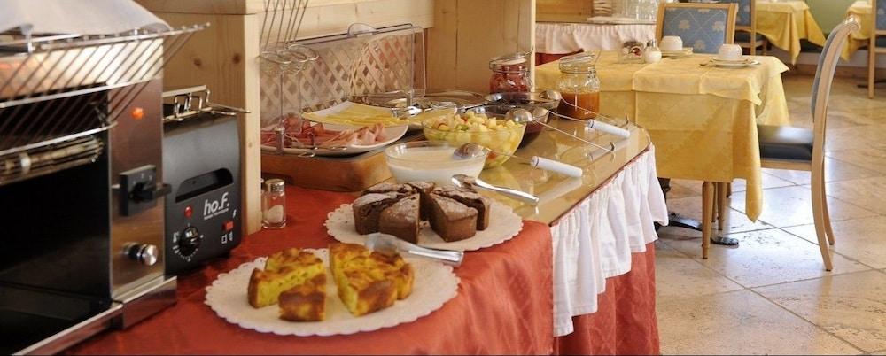 Hotel Arnika Pozza di Fassa Luaran gambar