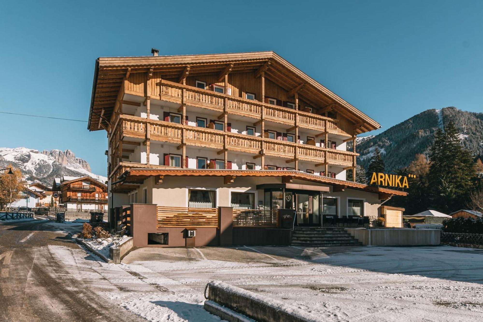 Hotel Arnika Pozza di Fassa Luaran gambar