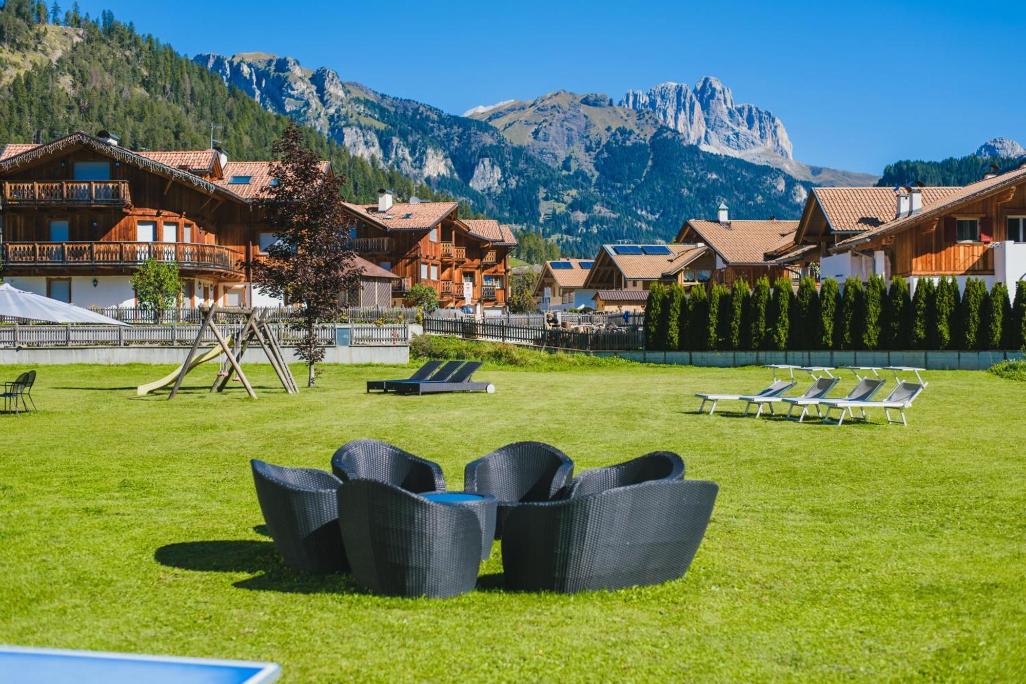 Hotel Arnika Pozza di Fassa Luaran gambar
