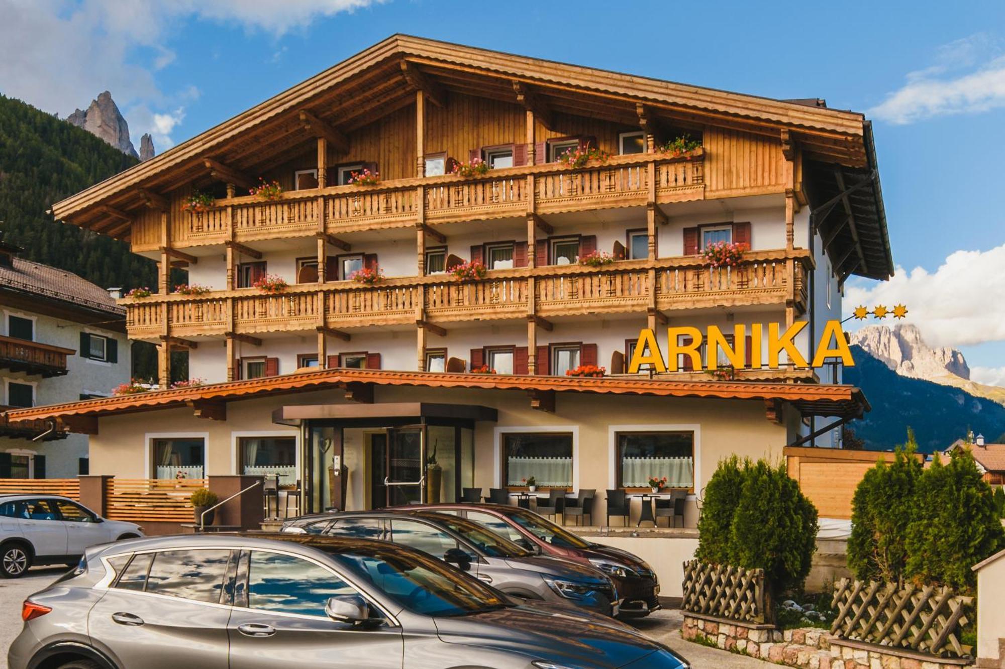 Hotel Arnika Pozza di Fassa Luaran gambar