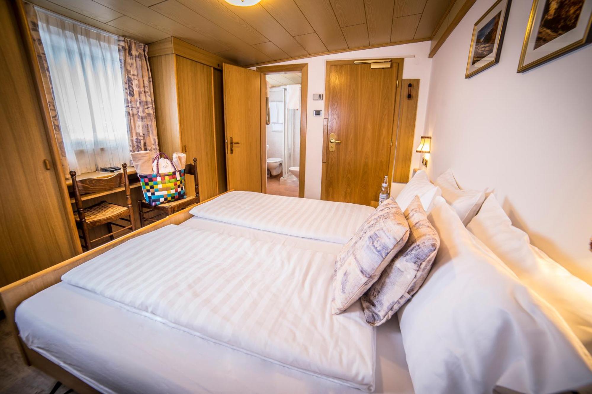 Hotel Arnika Pozza di Fassa Luaran gambar