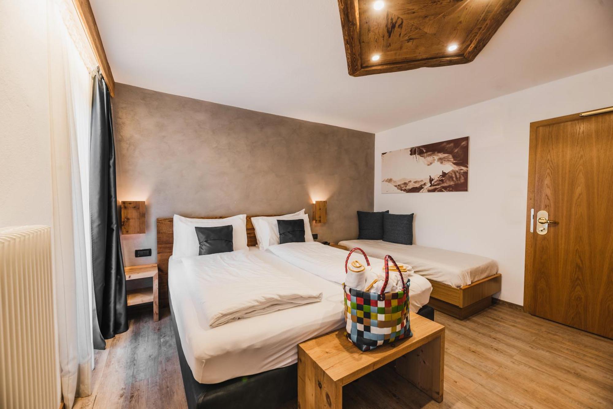 Hotel Arnika Pozza di Fassa Luaran gambar