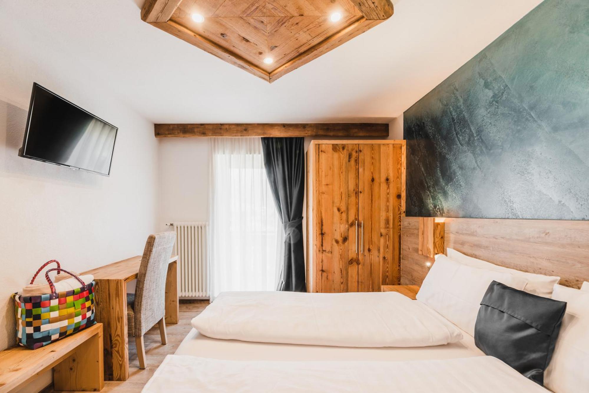 Hotel Arnika Pozza di Fassa Luaran gambar