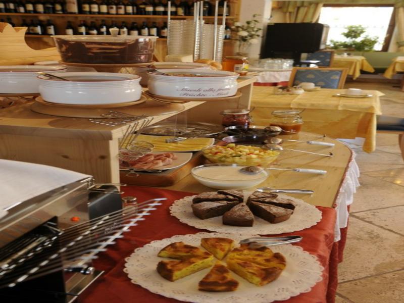 Hotel Arnika Pozza di Fassa Luaran gambar
