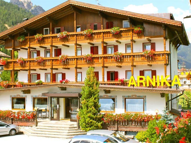 Hotel Arnika Pozza di Fassa Luaran gambar